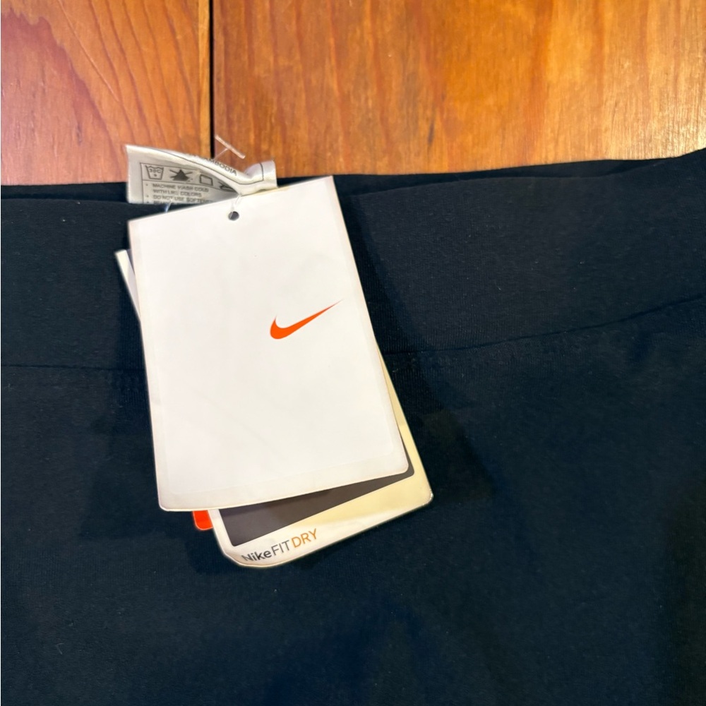 NWT Nike Women Running Skirt with Built In Shorts Skort Black Small - Picture 4 of 7